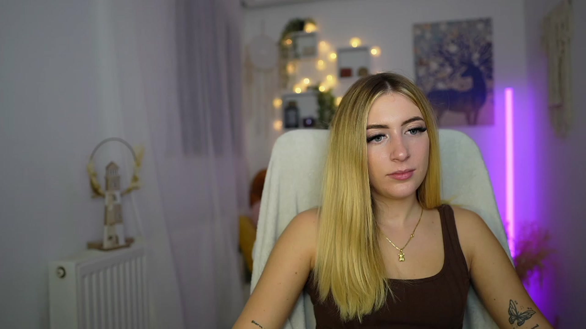 Gallery image thumbnail from Tina_Nappi18's myfreecams stream on, 10/21/2023, 18:27 image 2 of 20