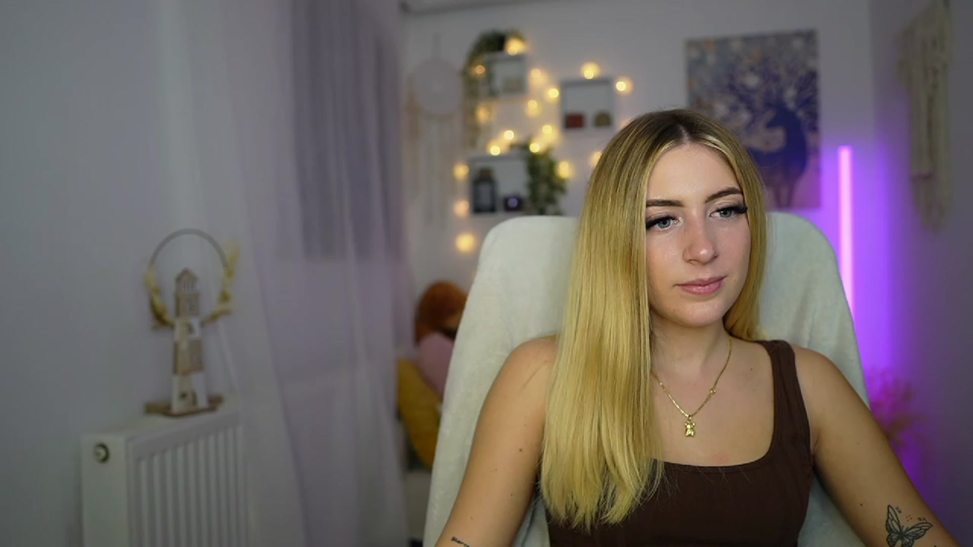 Gallery image thumbnail from Tina_Nappi18's myfreecams stream on, 10/21/2023, 18:27 image 12 of 20