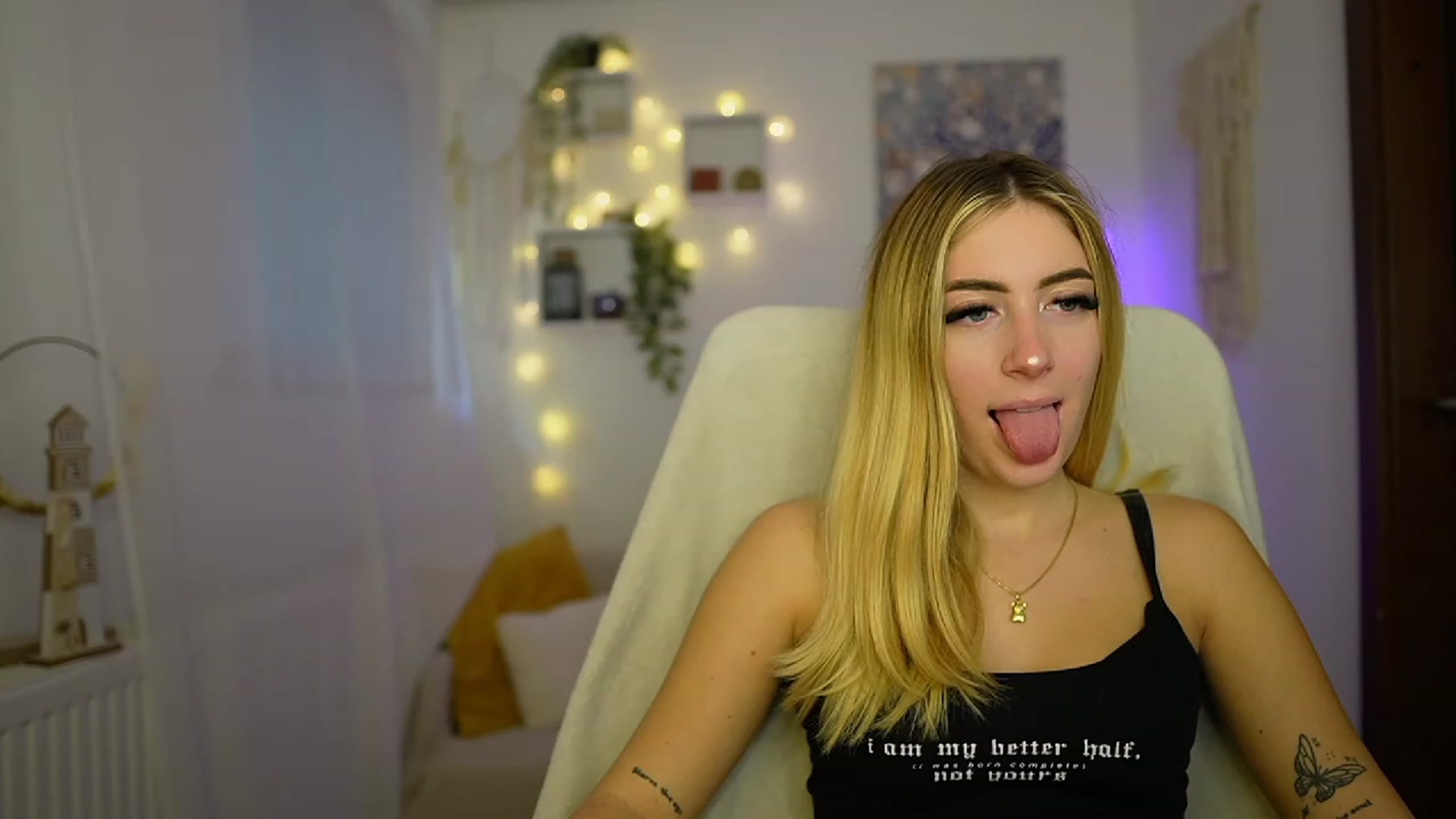 Gallery image thumbnail from Tina_Nappi18's myfreecams stream on, 10/23/2023, 15:07 image 7 of 20