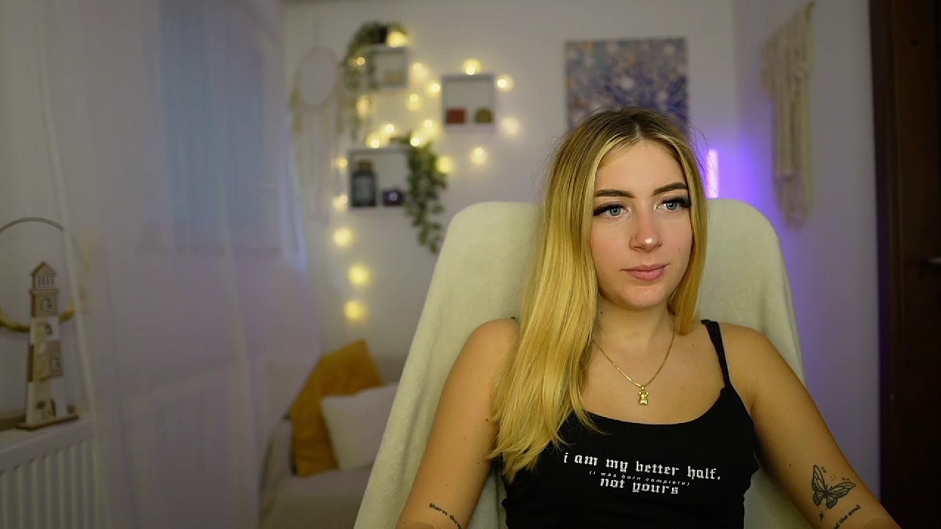 Gallery image thumbnail from Tina_Nappi18's myfreecams stream on, 10/23/2023, 15:07 image 14 of 20