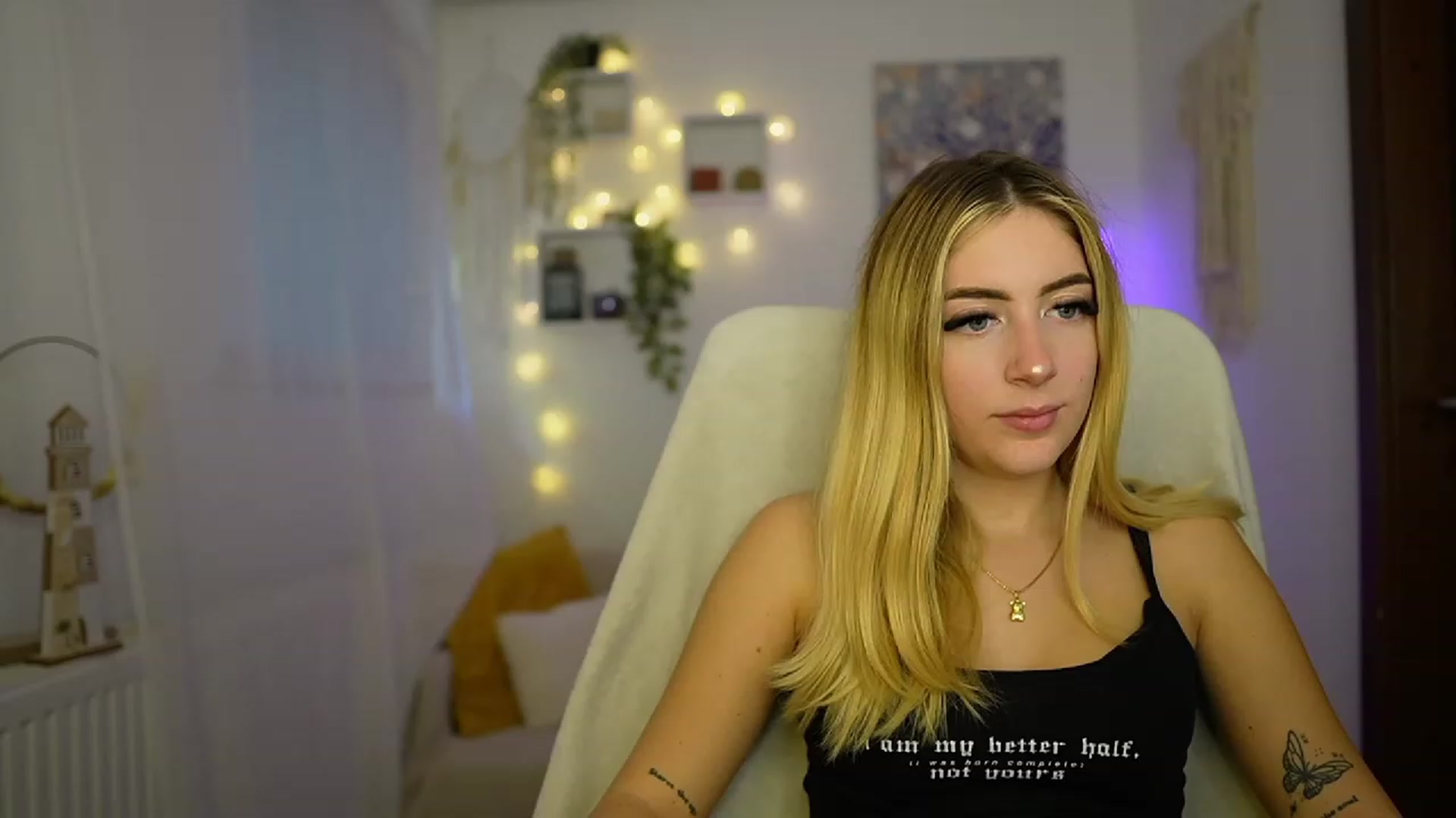 Gallery image thumbnail from Tina_Nappi18's myfreecams stream on, 10/23/2023, 15:07 image 6 of 20