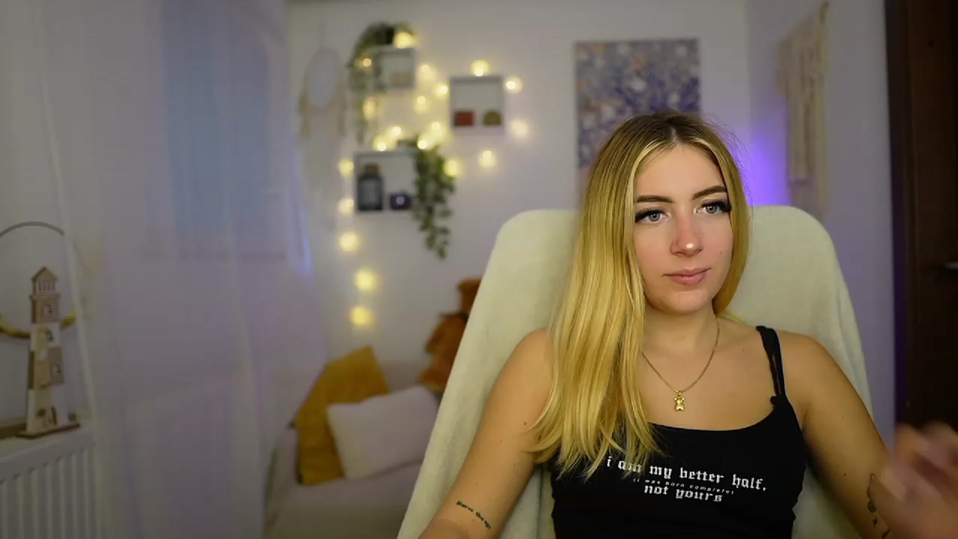 Gallery image thumbnail from Tina_Nappi18's myfreecams stream on, 10/23/2023, 15:07 image 17 of 20