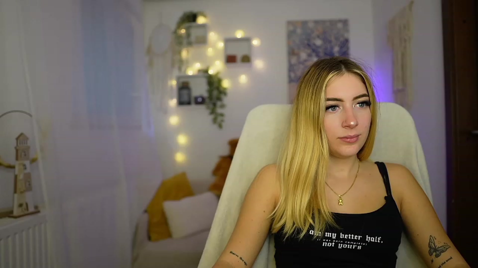 Gallery image thumbnail from Tina_Nappi18's myfreecams stream on, 10/23/2023, 15:07 image 18 of 20