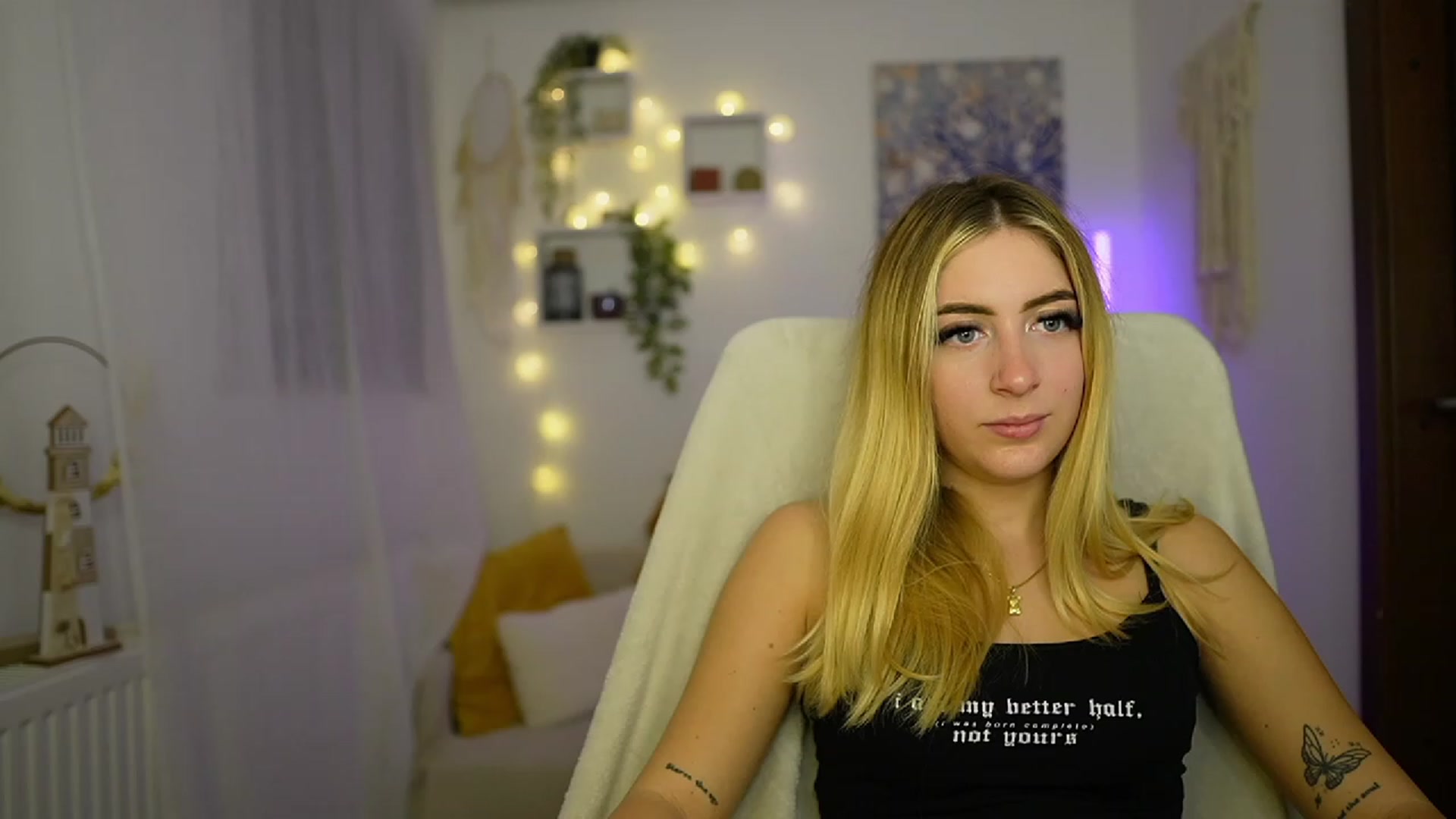 Gallery image thumbnail from Tina_Nappi18's myfreecams stream on, 10/23/2023, 17:32 image 10 of 20