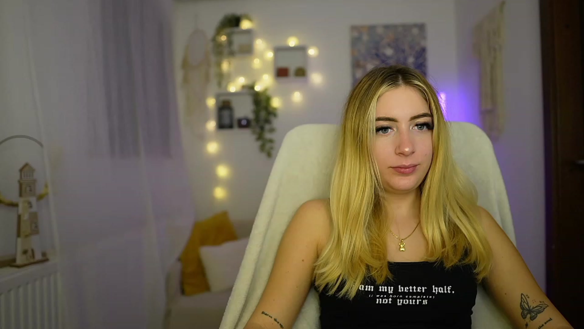 Gallery image thumbnail from Tina_Nappi18's myfreecams stream on, 10/23/2023, 17:32 image 7 of 20