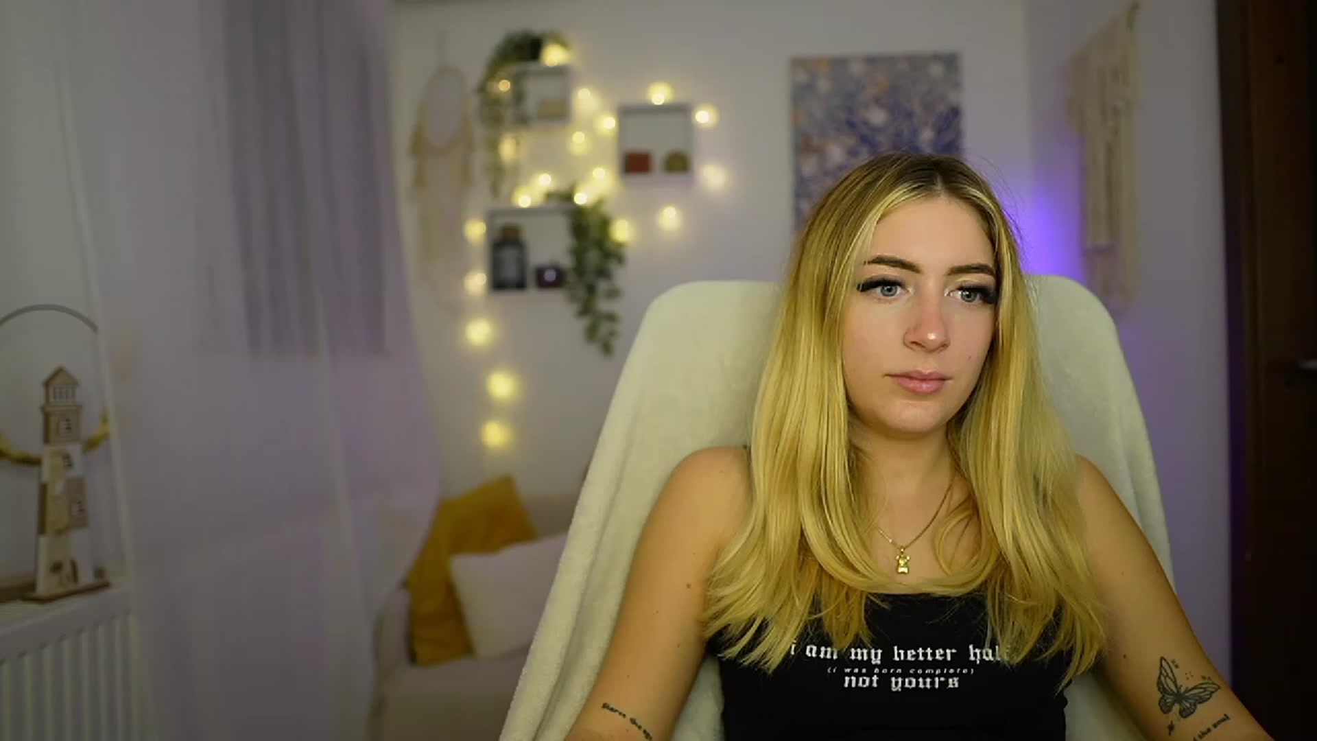 Gallery image thumbnail from Tina_Nappi18's myfreecams stream on, 10/23/2023, 17:32 image 6 of 20