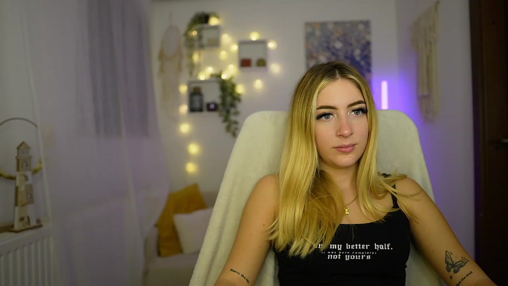 Gallery image thumbnail from Tina_Nappi18's myfreecams stream on, 10/23/2023, 17:32 image 9 of 20