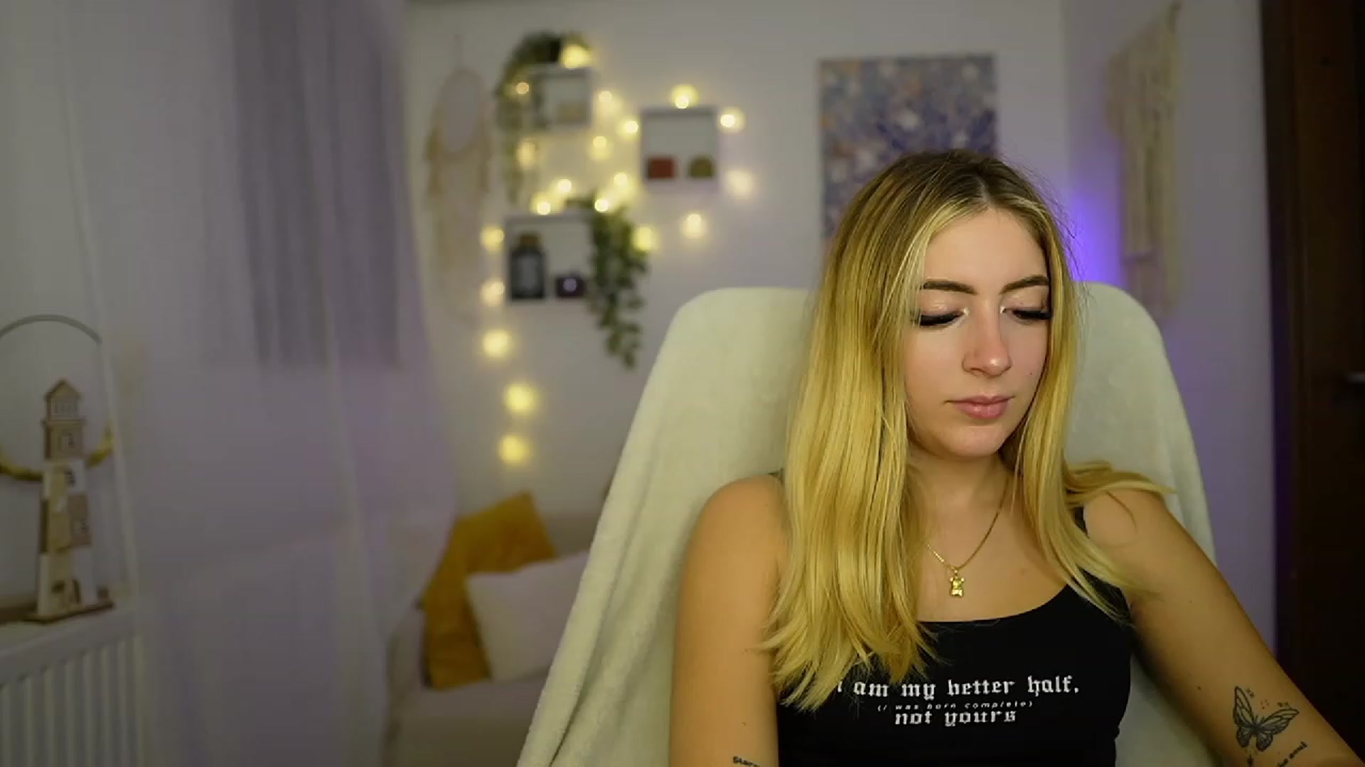 Gallery image thumbnail from Tina_Nappi18's myfreecams stream on, 10/23/2023, 17:32 image 5 of 20