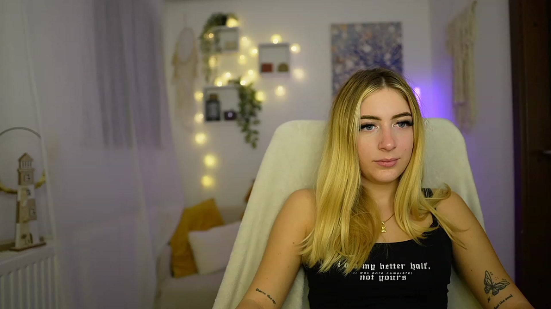 Gallery image thumbnail from Tina_Nappi18's myfreecams stream on, 10/23/2023, 17:32 image 12 of 20
