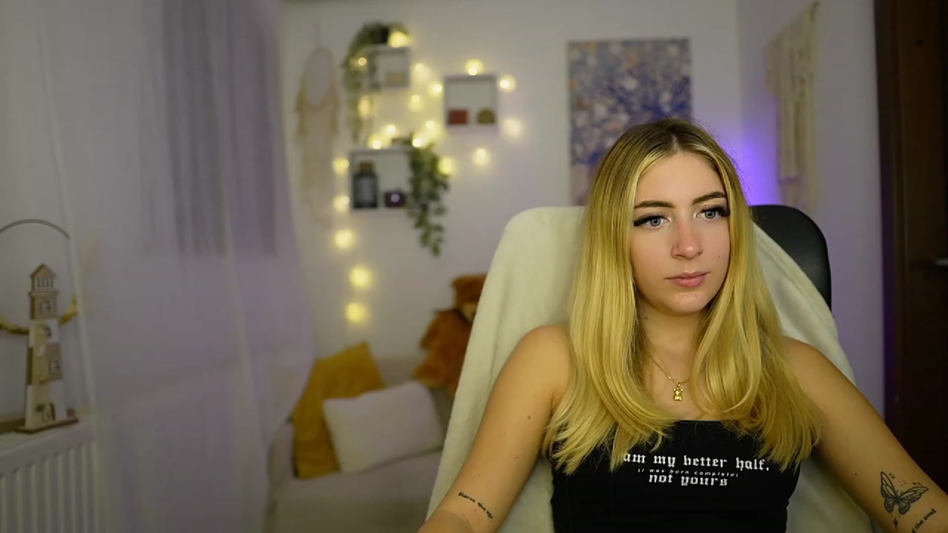 Gallery image thumbnail from Tina_Nappi18's myfreecams stream on, 10/23/2023, 17:32 image 16 of 20