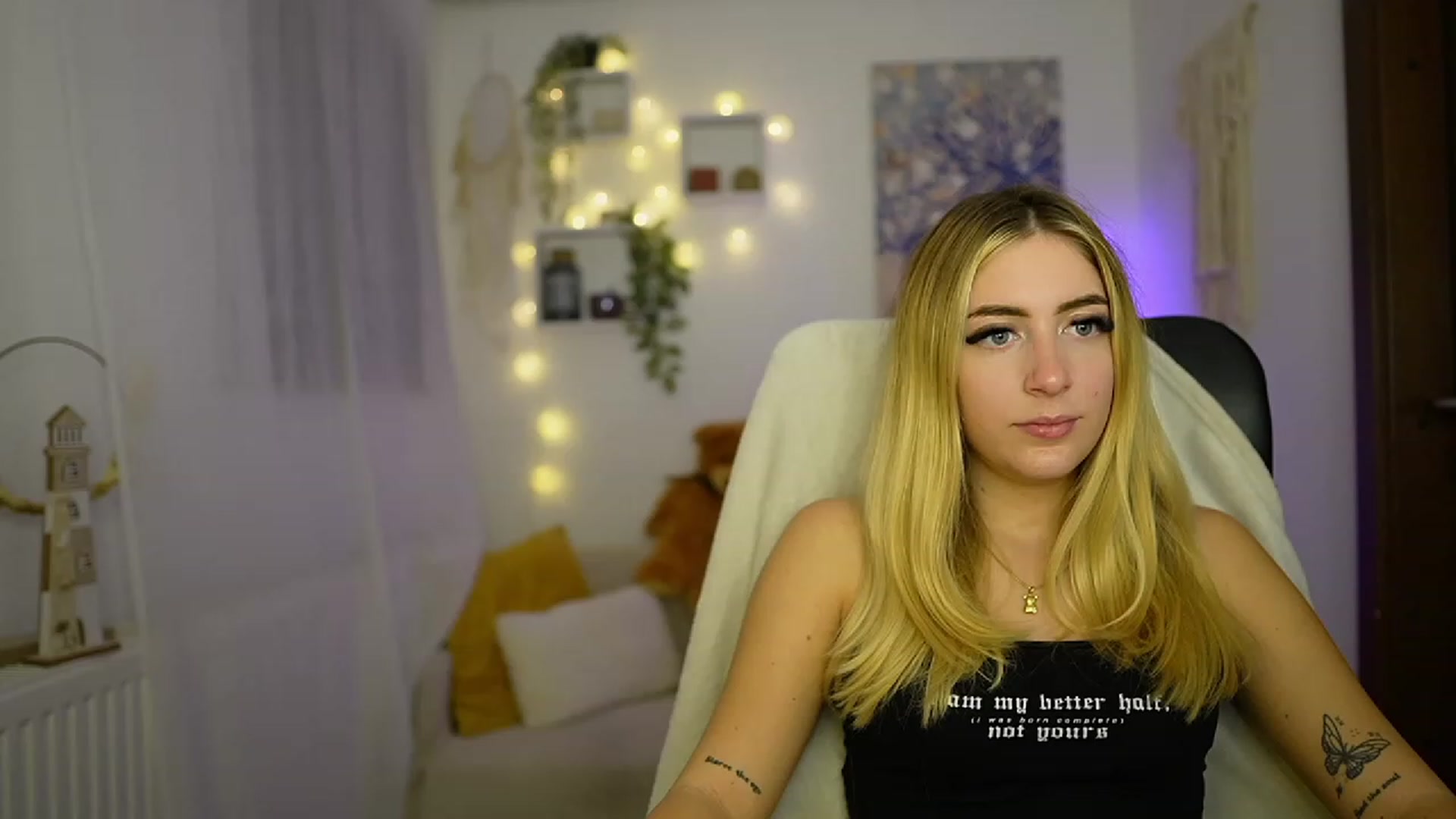 Gallery image thumbnail from Tina_Nappi18's myfreecams stream on, 10/23/2023, 17:32 image 15 of 20