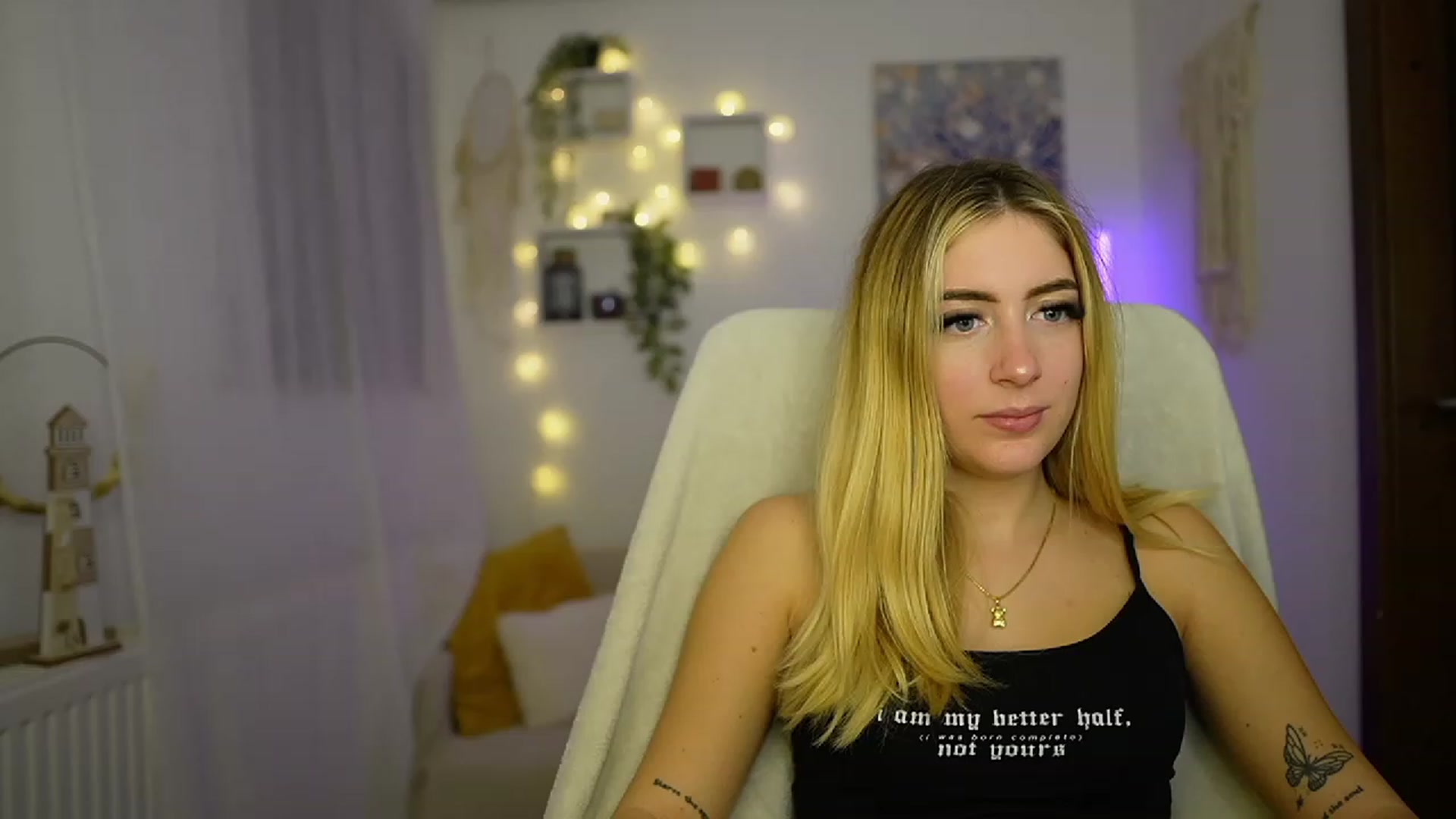 Gallery image thumbnail from Tina_Nappi18's myfreecams stream on, 10/23/2023, 17:32 image 4 of 20