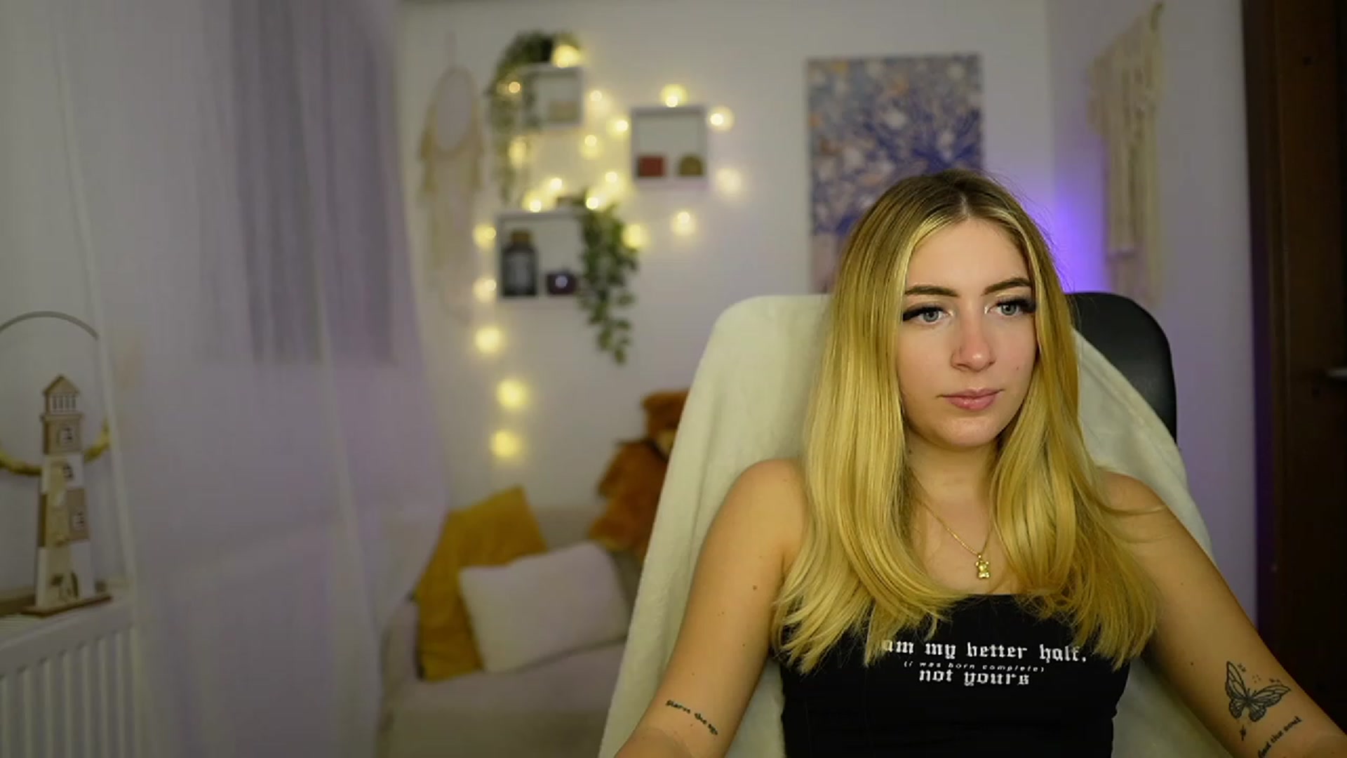 Gallery image thumbnail from Tina_Nappi18's myfreecams stream on, 10/23/2023, 17:32 image 17 of 20