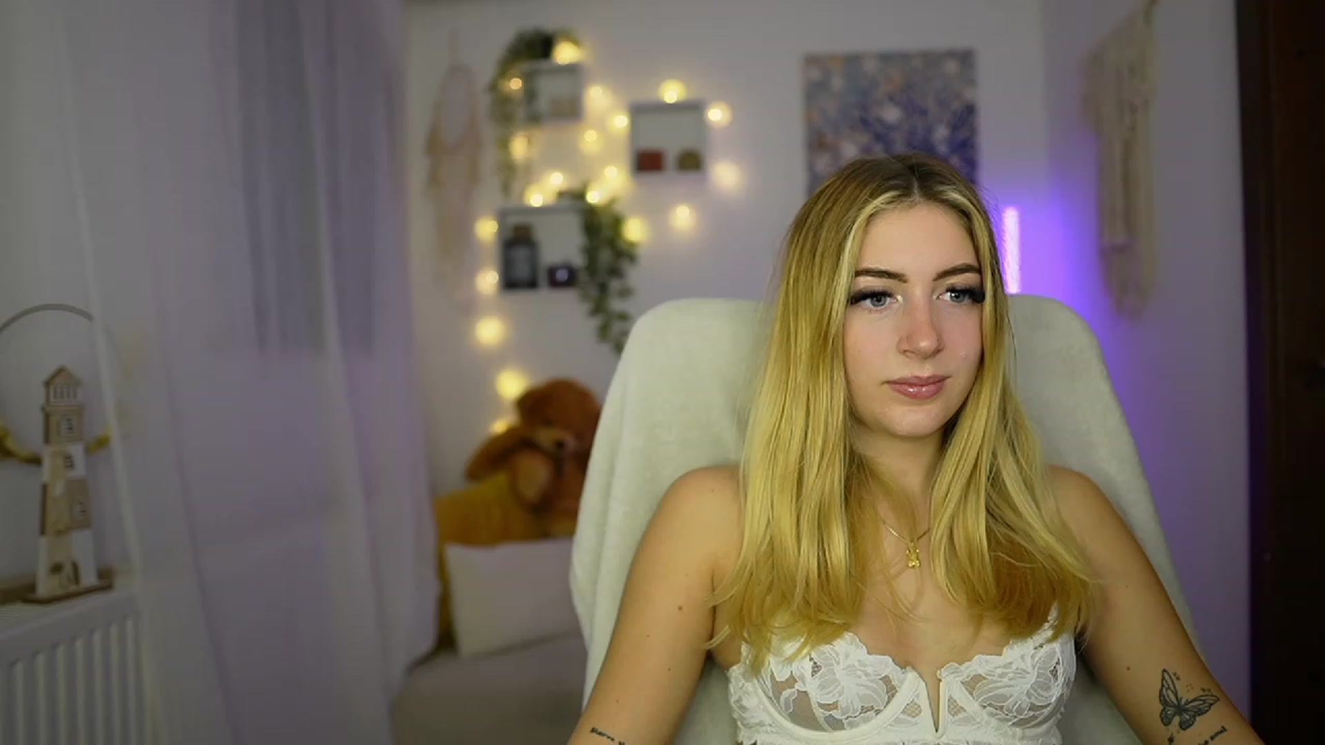 Gallery image thumbnail from Tina_Nappi18's myfreecams stream on, 10/24/2023, 14:18 image 20 of 20