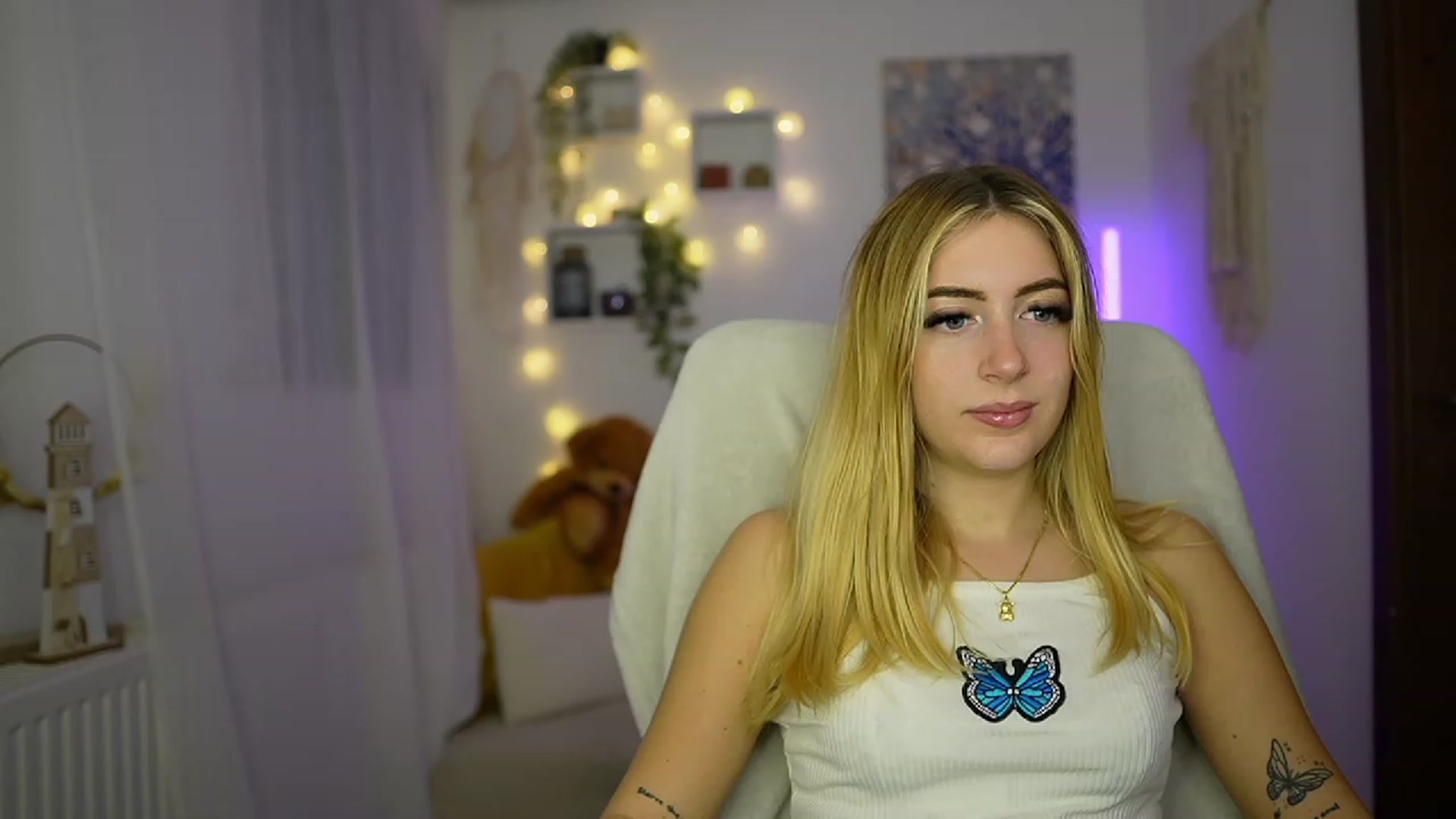 Gallery image thumbnail from Tina_Nappi18's myfreecams stream on, 10/24/2023, 14:18 image 8 of 20