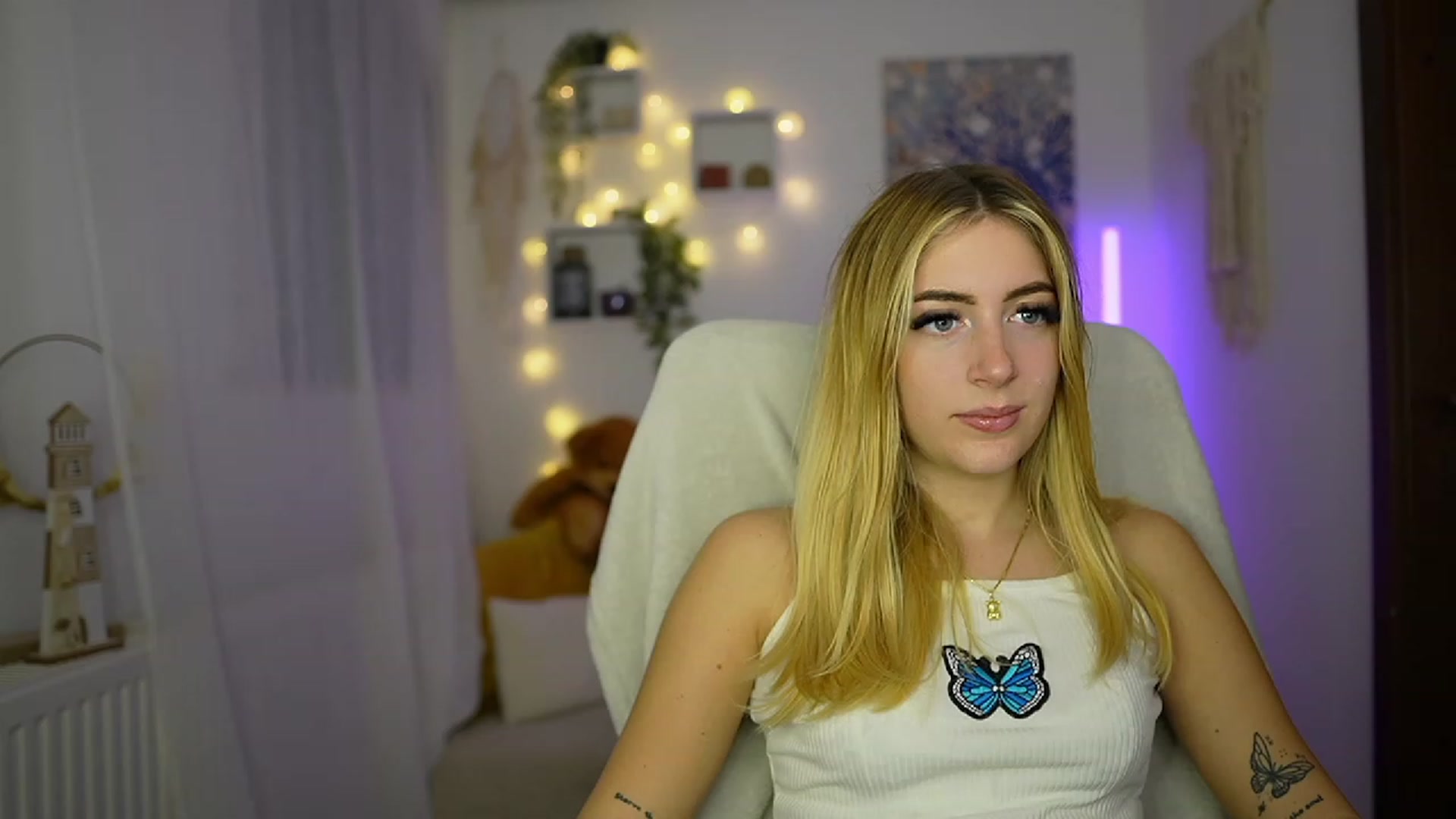 Gallery image thumbnail from Tina_Nappi18's myfreecams stream on, 10/24/2023, 14:18 image 7 of 20