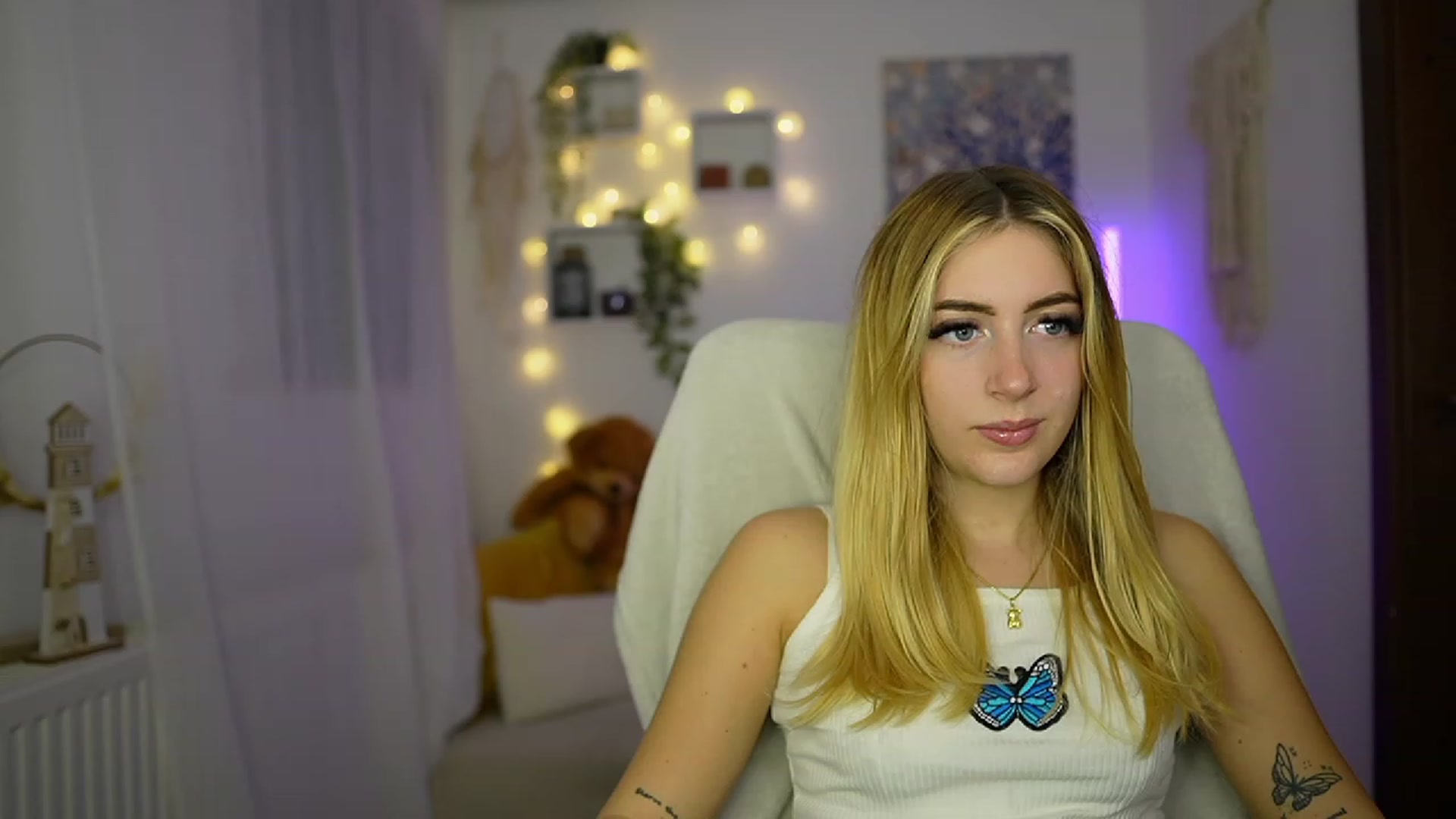 Gallery image thumbnail from Tina_Nappi18's myfreecams stream on, 10/24/2023, 14:18 image 12 of 20