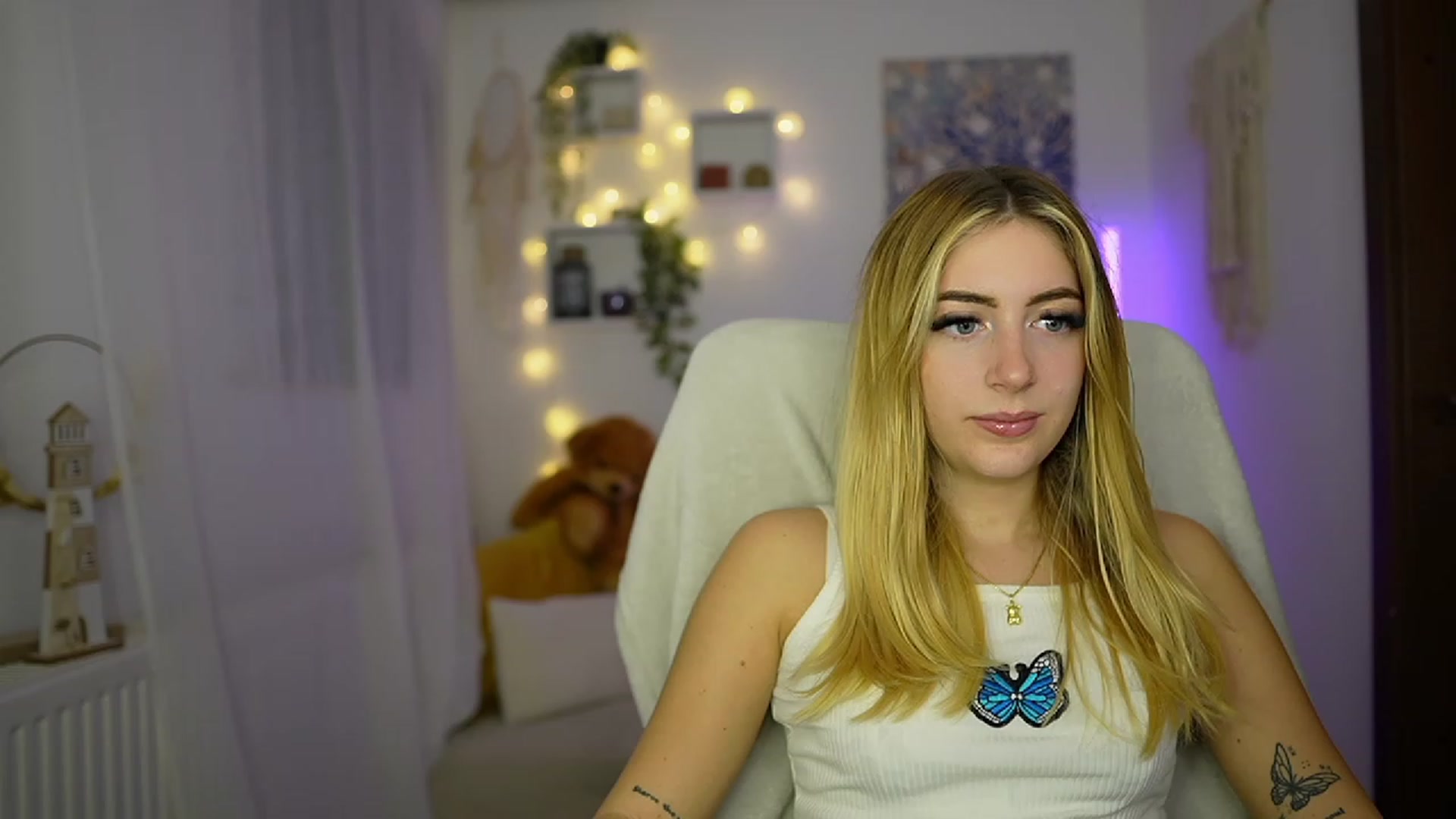 Gallery image thumbnail from Tina_Nappi18's myfreecams stream on, 10/24/2023, 14:18 image 10 of 20