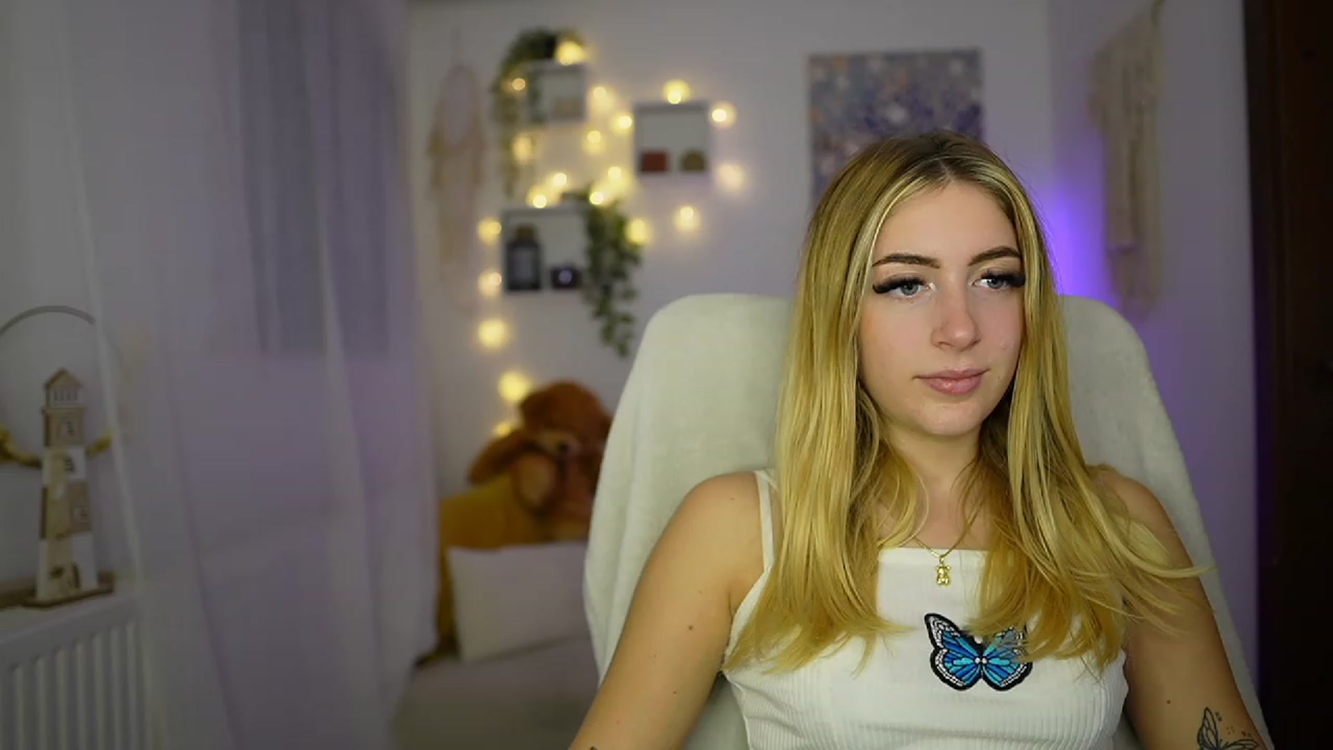 Gallery image thumbnail from Tina_Nappi18's myfreecams stream on, 10/24/2023, 15:15 image 1 of 20