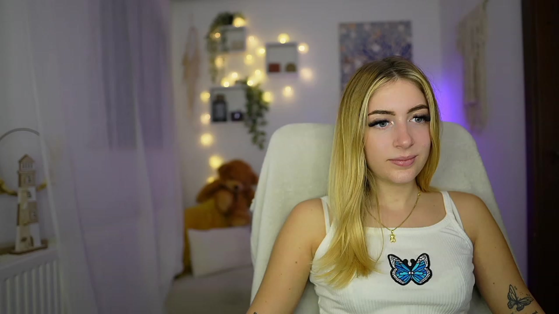 Gallery image thumbnail from Tina_Nappi18's myfreecams stream on, 10/24/2023, 15:15 image 12 of 20
