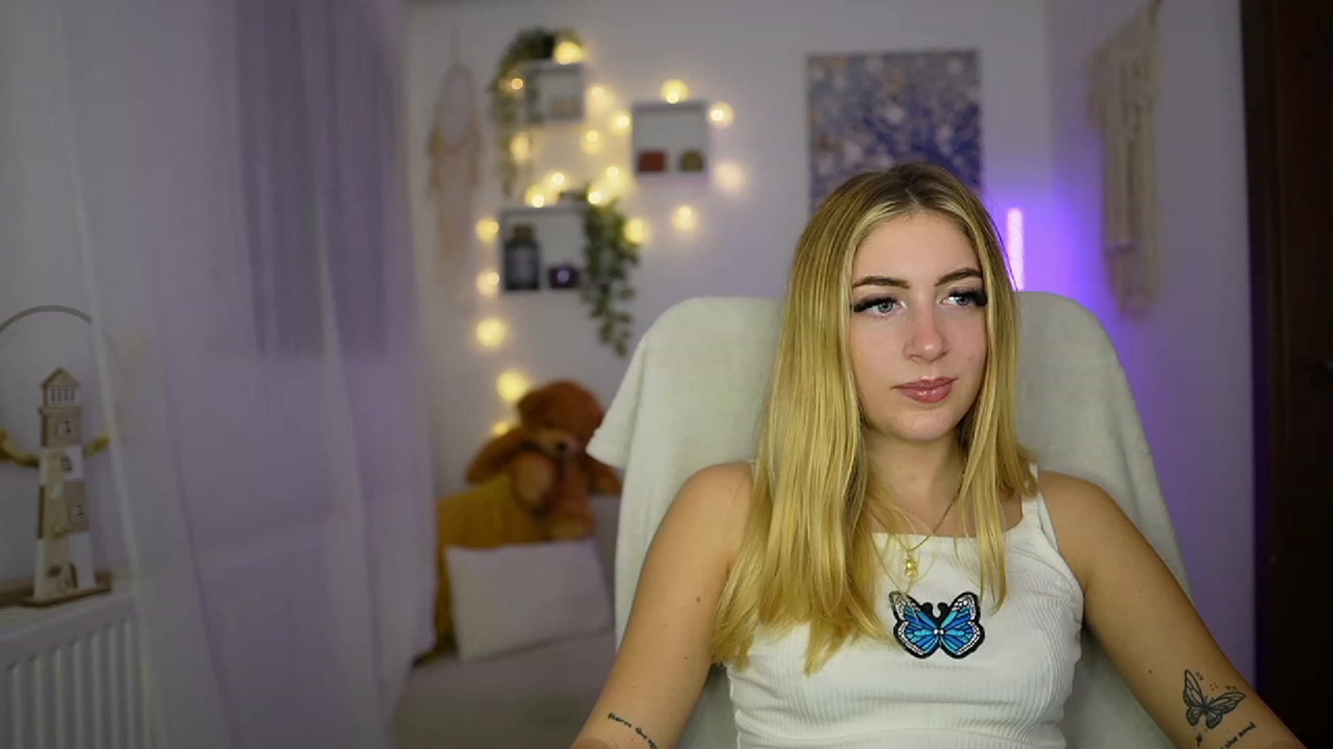 Gallery image thumbnail from Tina_Nappi18's myfreecams stream on, 10/24/2023, 17:22 image 12 of 20