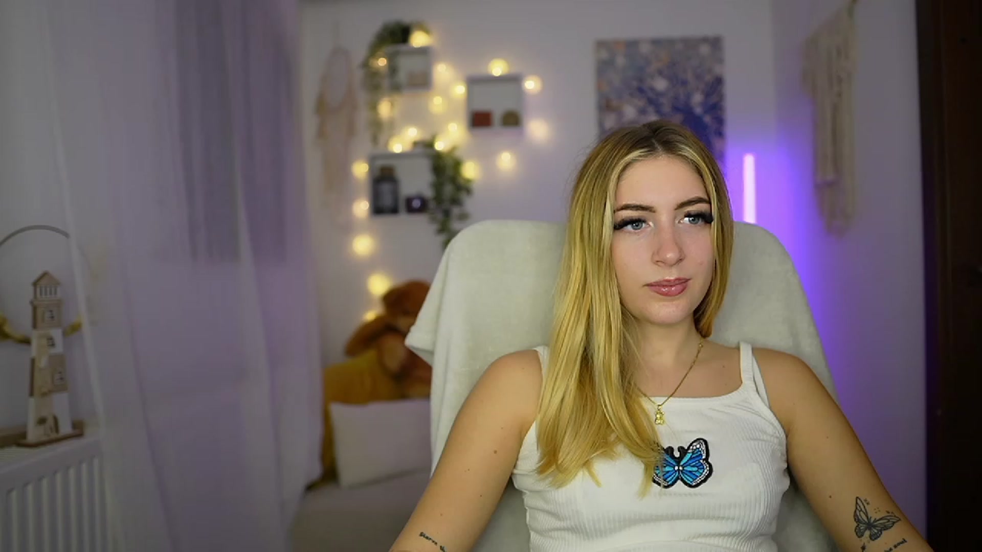 Gallery image thumbnail from Tina_Nappi18's myfreecams stream on, 10/24/2023, 17:22 image 4 of 20