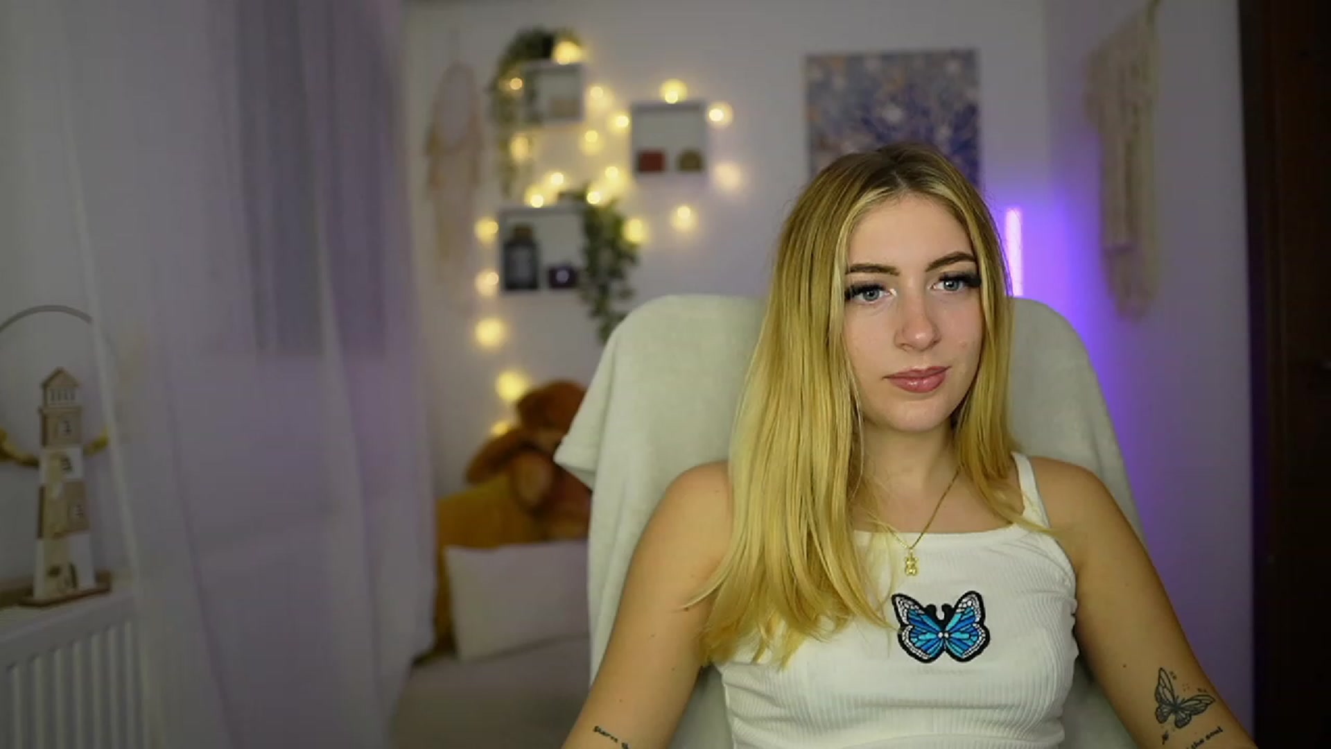 Gallery image thumbnail from Tina_Nappi18's myfreecams stream on, 10/24/2023, 17:22 image 7 of 20