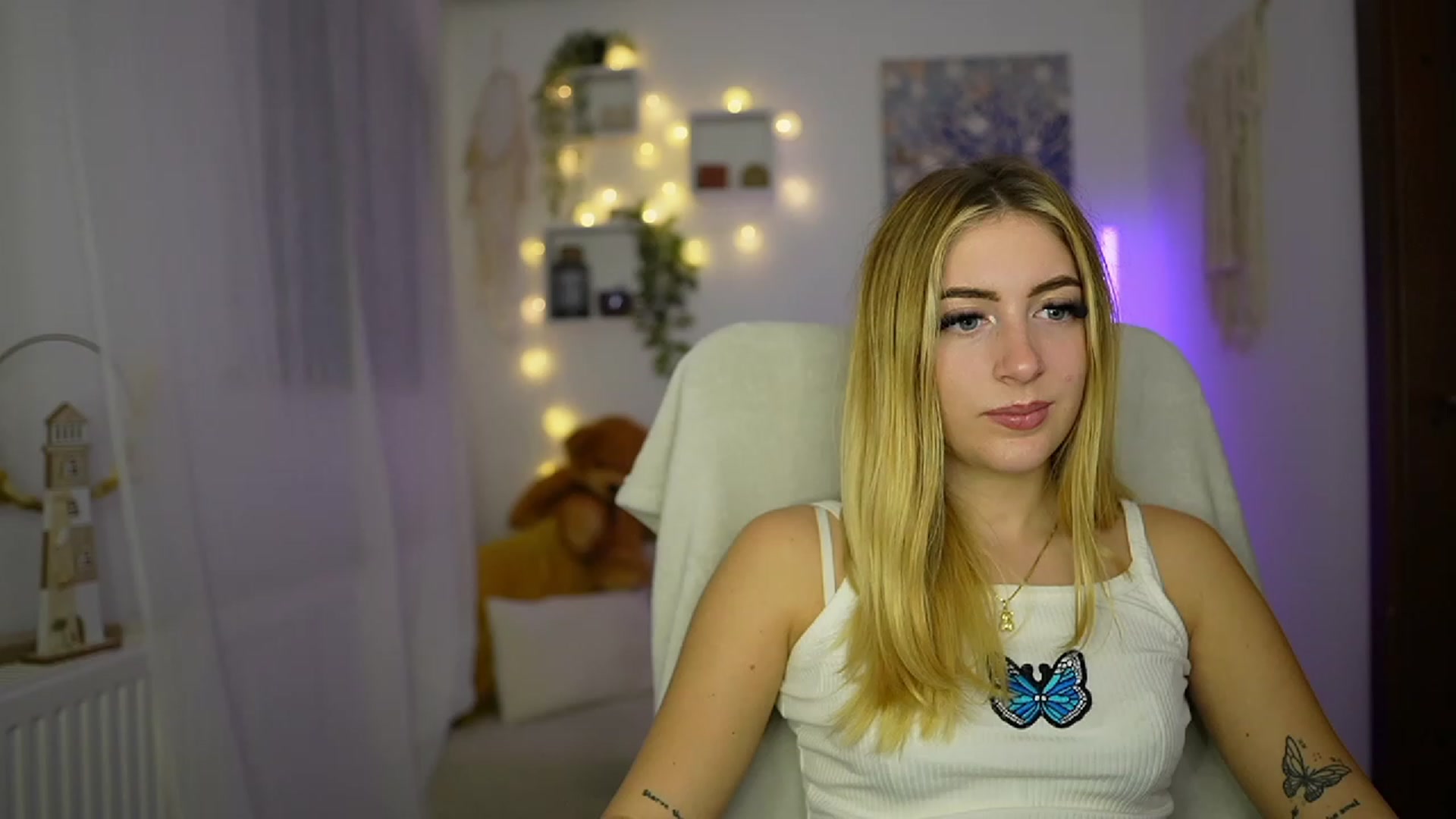 Gallery image thumbnail from Tina_Nappi18's myfreecams stream on, 10/24/2023, 17:22 image 9 of 20