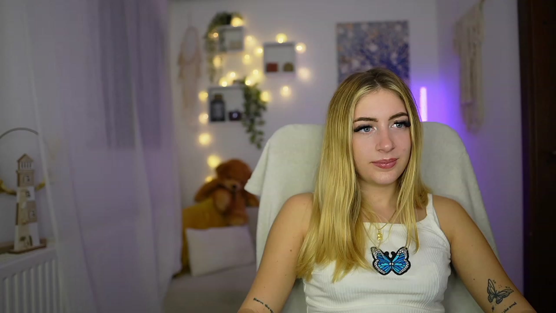 Gallery image thumbnail from Tina_Nappi18's myfreecams stream on, 10/24/2023, 17:22 image 14 of 20