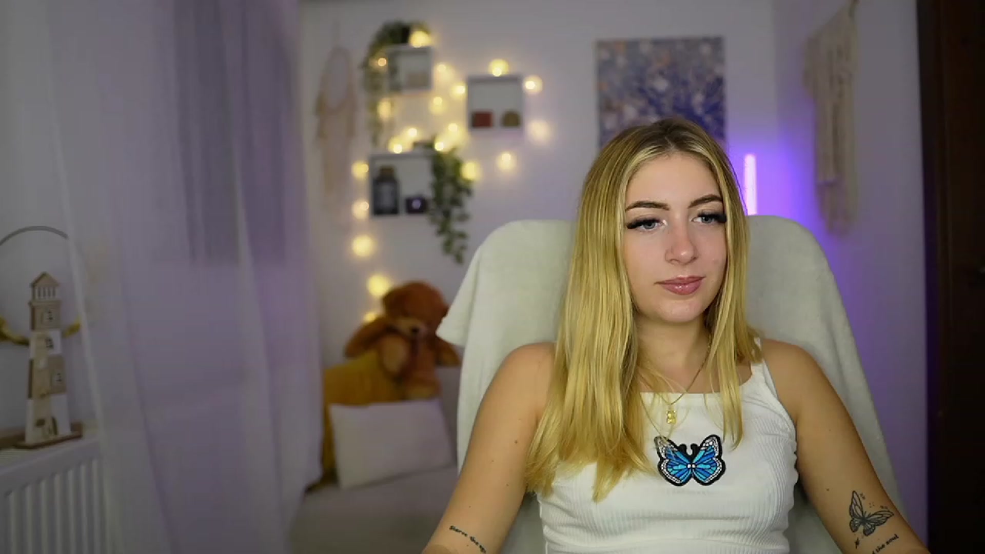 Gallery image thumbnail from Tina_Nappi18's myfreecams stream on, 10/24/2023, 17:22 image 11 of 20