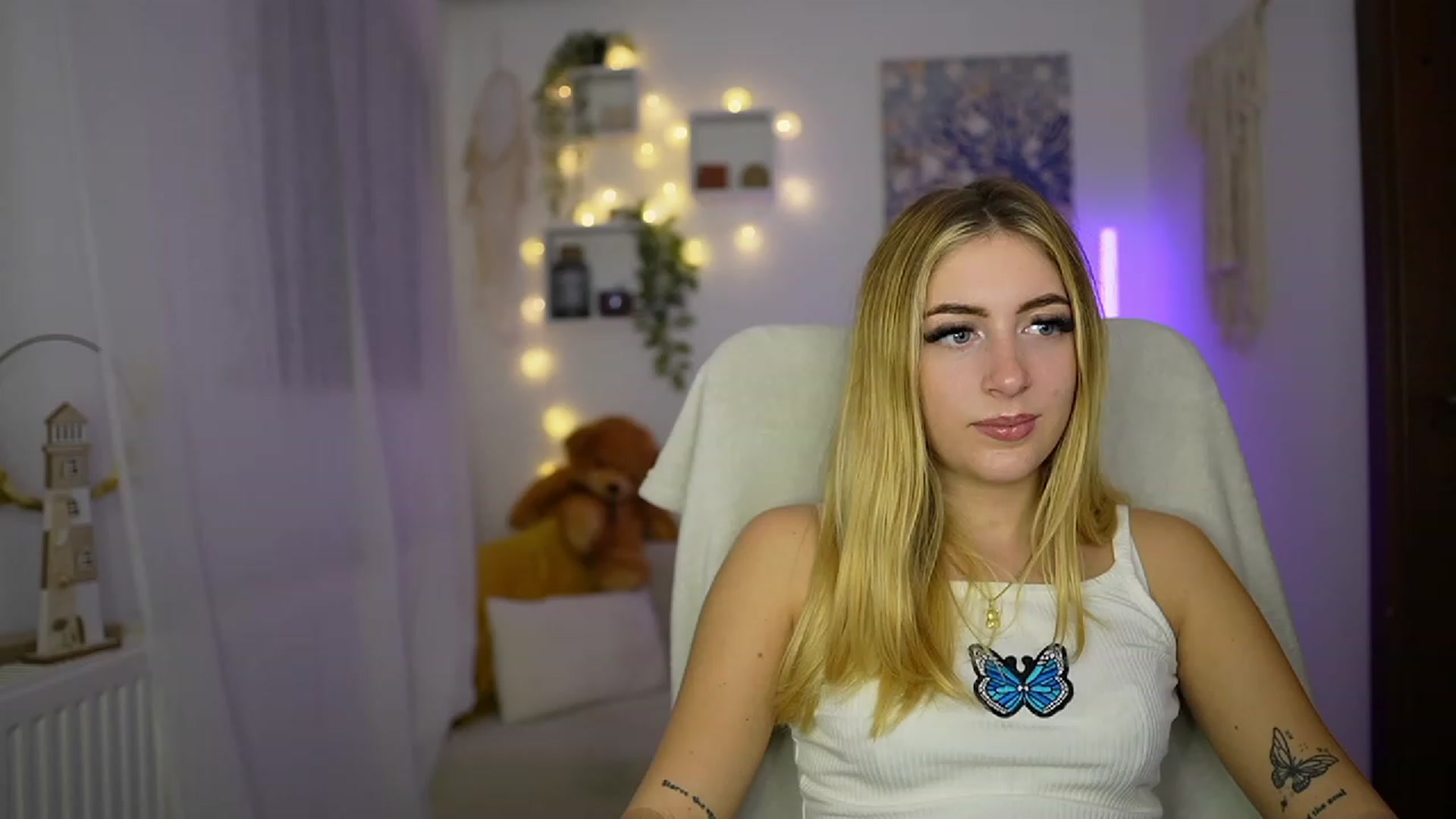 Gallery image thumbnail from Tina_Nappi18's myfreecams stream on, 10/24/2023, 17:22 image 13 of 20