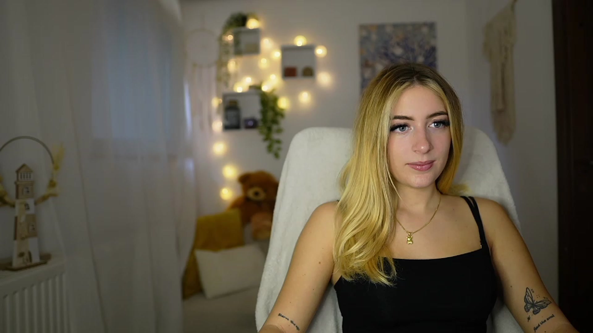 Gallery image thumbnail from Tina_Nappi18's myfreecams stream on, 10/25/2023, 15:00 image 1 of 20