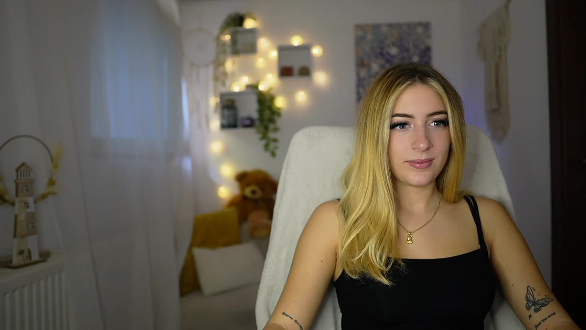 Gallery image thumbnail from Tina_Nappi18's myfreecams stream on, 10/25/2023, 15:00 image 5 of 20