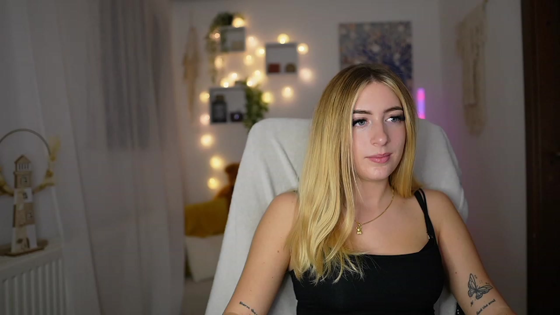 Gallery image thumbnail from Tina_Nappi18's myfreecams stream on, 10/25/2023, 17:47 image 19 of 20