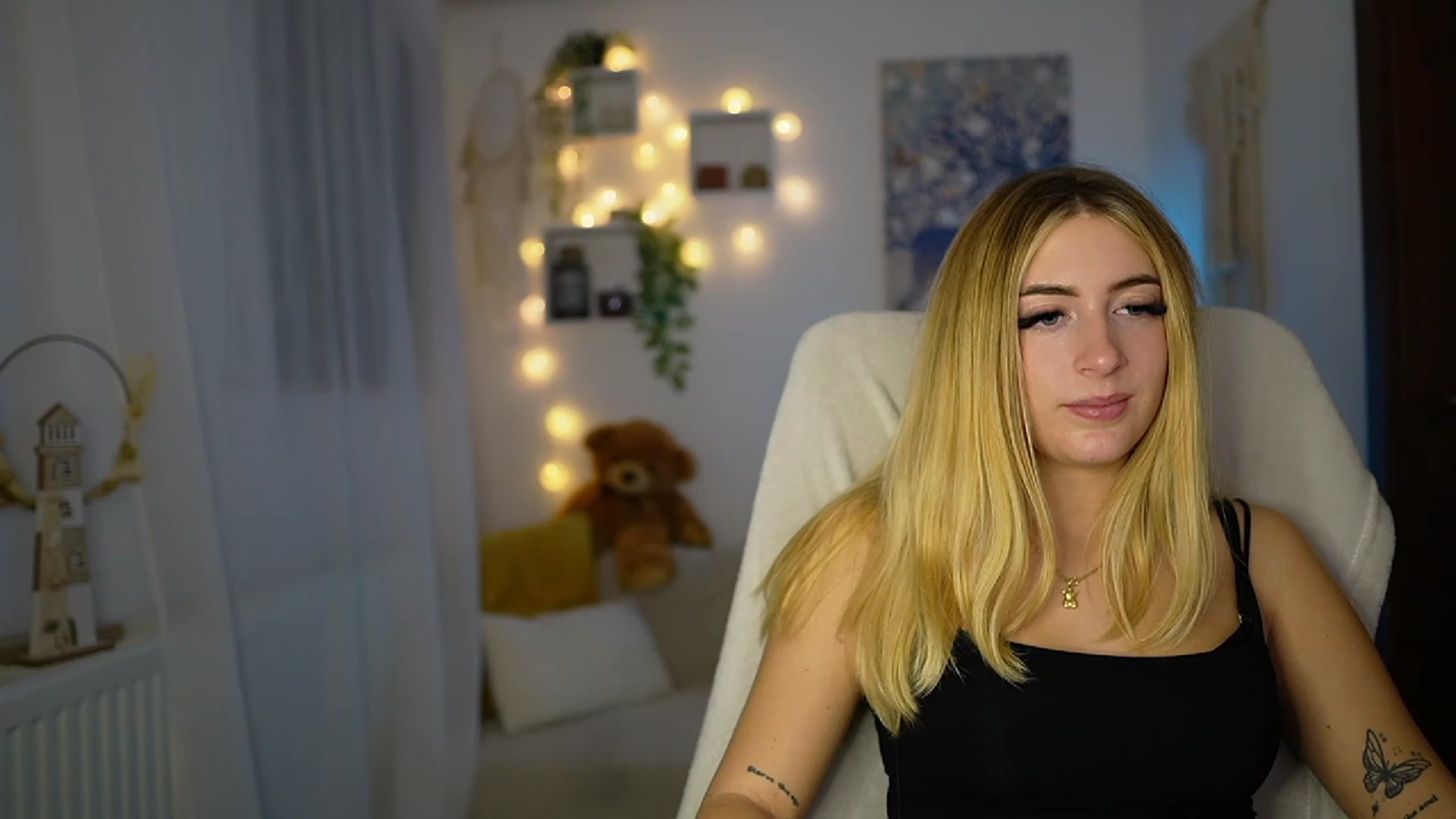 Gallery image thumbnail from Tina_Nappi18's myfreecams stream on, 10/25/2023, 17:47 image 13 of 20