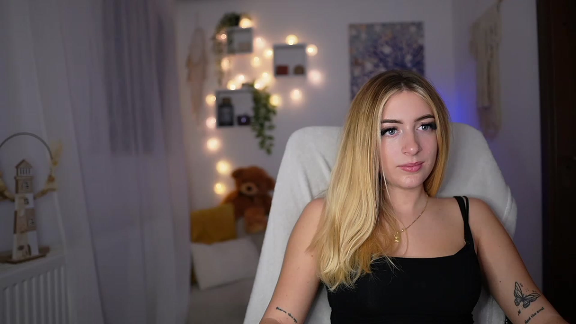 Gallery image thumbnail from Tina_Nappi18's myfreecams stream on, 10/25/2023, 17:47 image 10 of 20