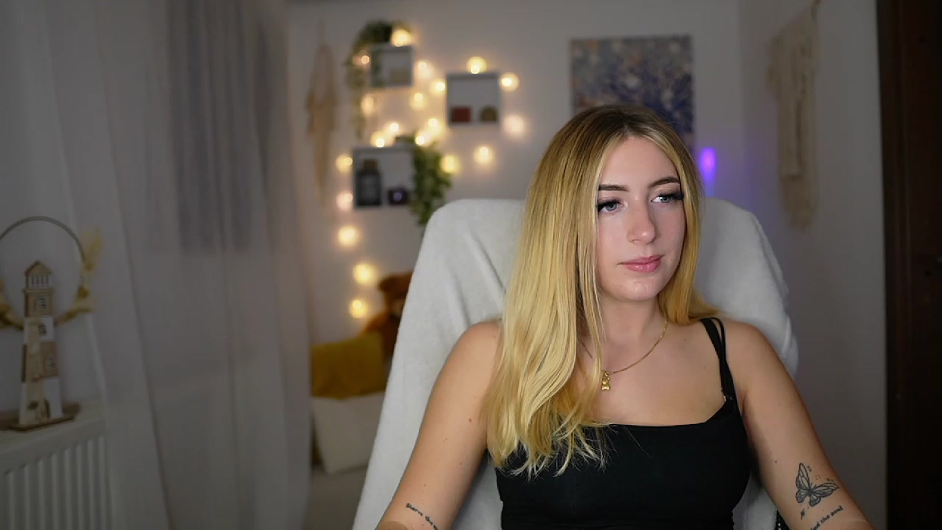 Gallery image thumbnail from Tina_Nappi18's myfreecams stream on, 10/25/2023, 17:47 image 18 of 20