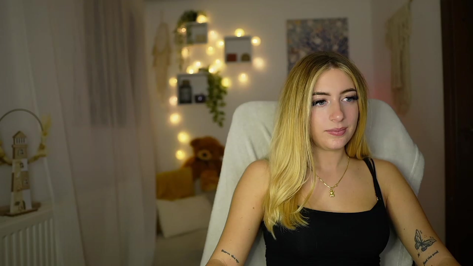 Gallery image thumbnail from Tina_Nappi18's myfreecams stream on, 10/25/2023, 17:47 image 2 of 20