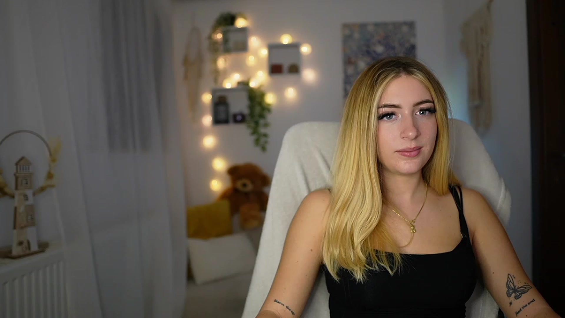 Gallery image thumbnail from Tina_Nappi18's myfreecams stream on, 10/25/2023, 17:47 image 7 of 20
