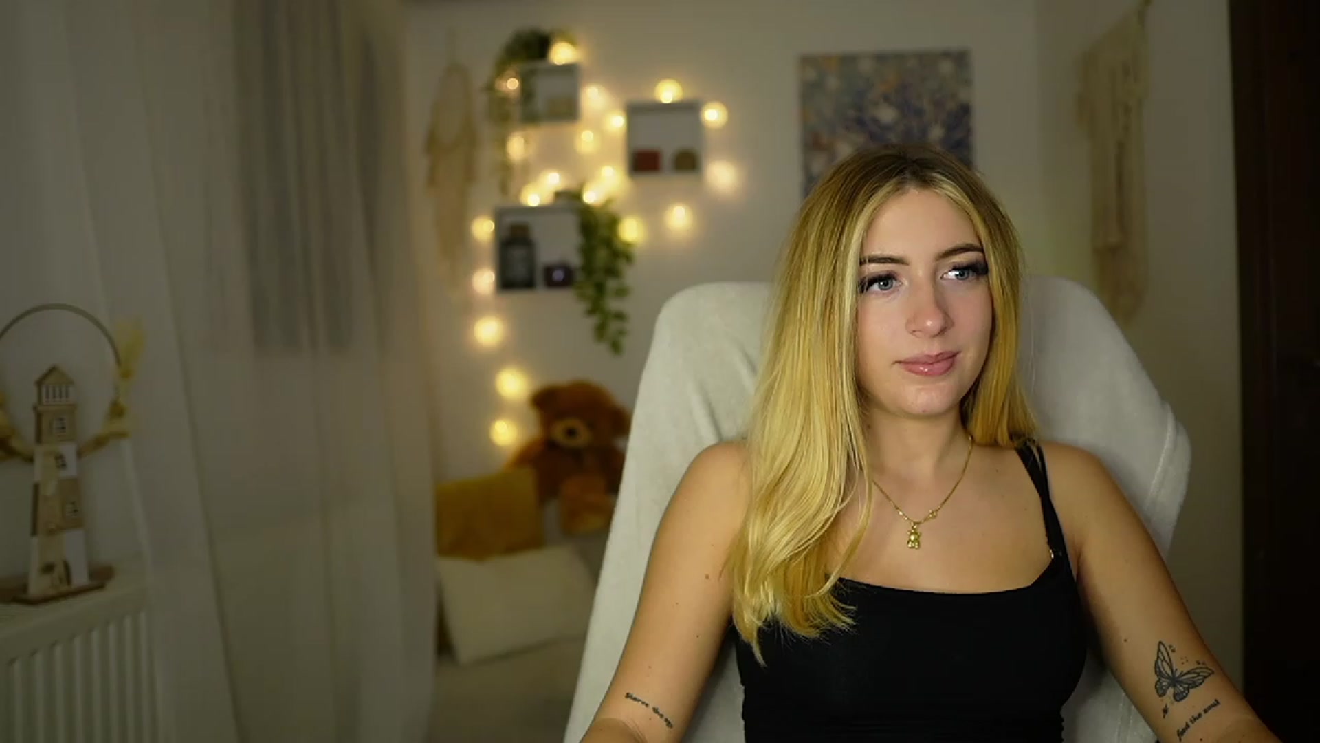 Gallery image thumbnail from Tina_Nappi18's myfreecams stream on, 10/25/2023, 17:47 image 3 of 20