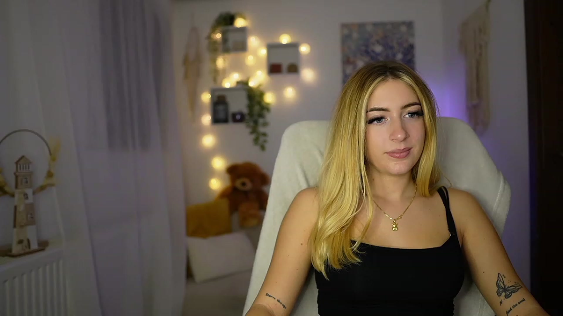 Gallery image thumbnail from Tina_Nappi18's myfreecams stream on, 10/25/2023, 17:47 image 1 of 20