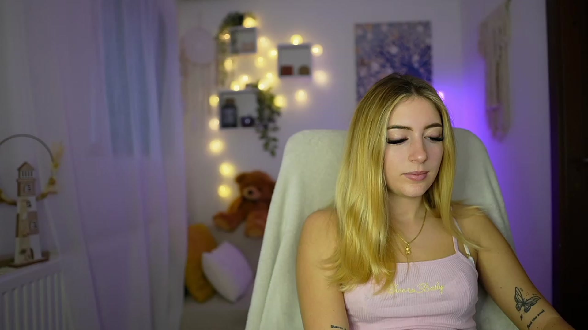 Gallery image thumbnail from Tina_Nappi18's myfreecams stream on, 10/26/2023, 14:49 image 14 of 20