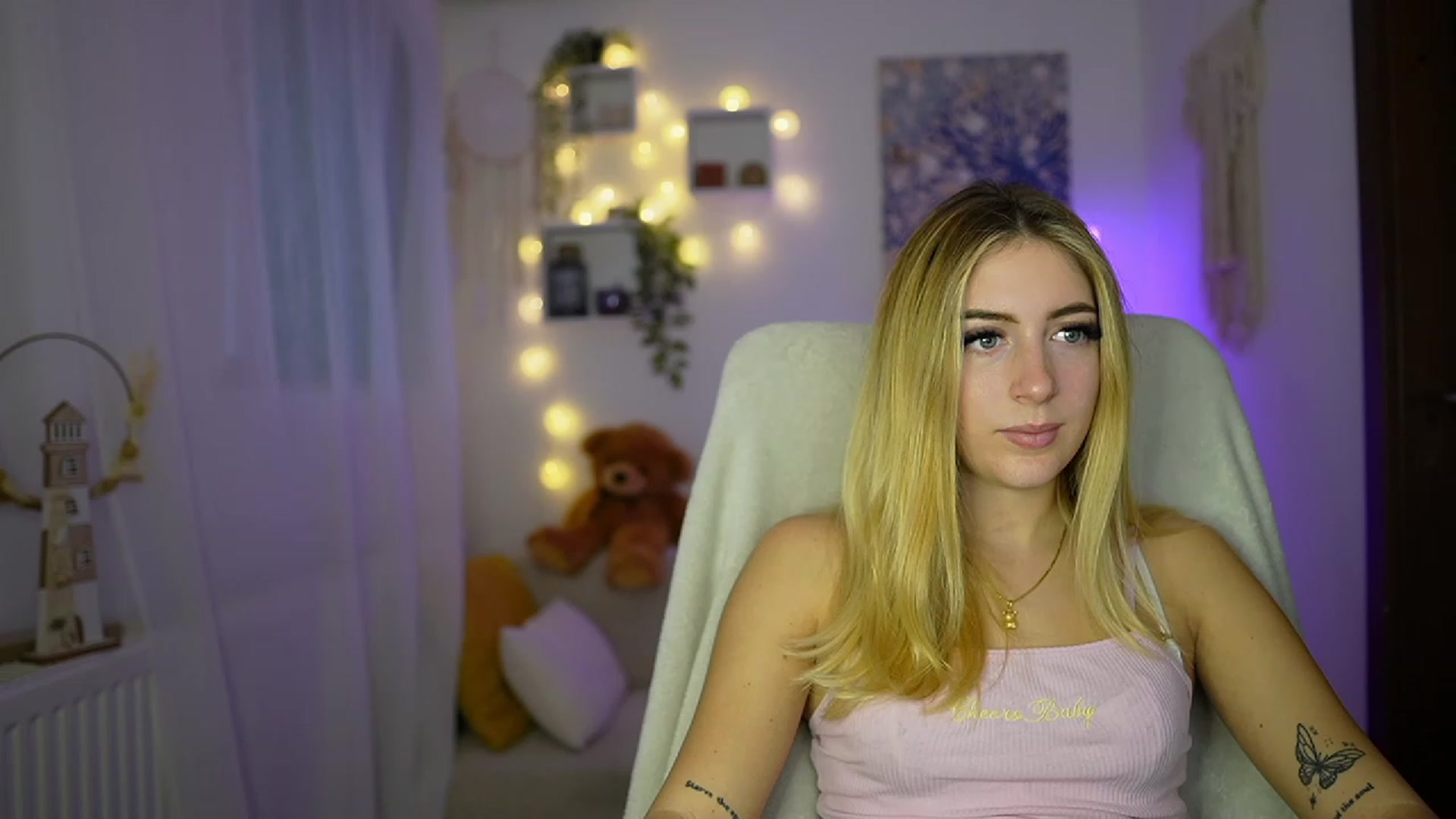 Gallery image thumbnail from Tina_Nappi18's myfreecams stream on, 10/26/2023, 14:49 image 16 of 20