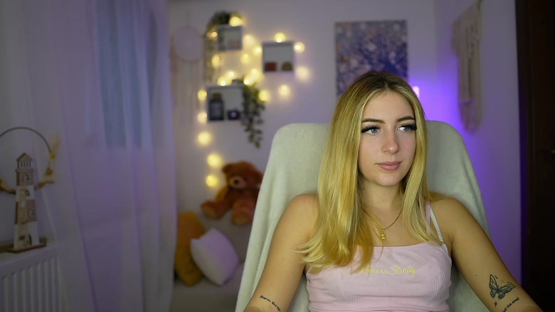 Gallery image thumbnail from Tina_Nappi18's myfreecams stream on, 10/26/2023, 14:49 image 15 of 20
