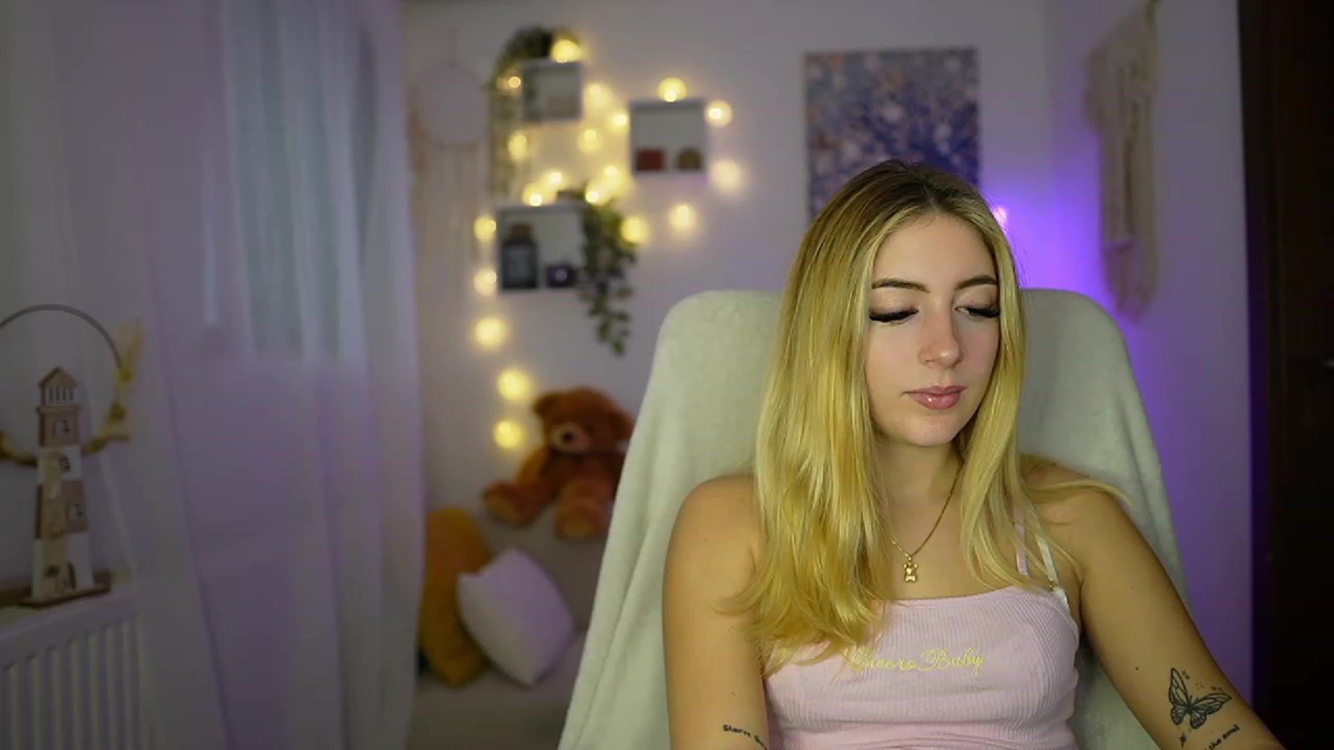 Gallery image thumbnail from Tina_Nappi18's myfreecams stream on, 10/26/2023, 14:49 image 5 of 20