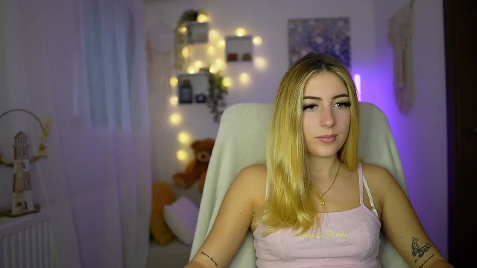 Gallery image thumbnail from Tina_Nappi18's myfreecams stream on, 10/26/2023, 14:49 image 12 of 20
