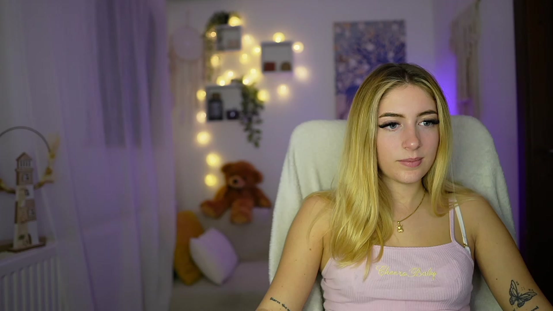Gallery image thumbnail from Tina_Nappi18's myfreecams stream on, 10/26/2023, 16:58 image 15 of 20