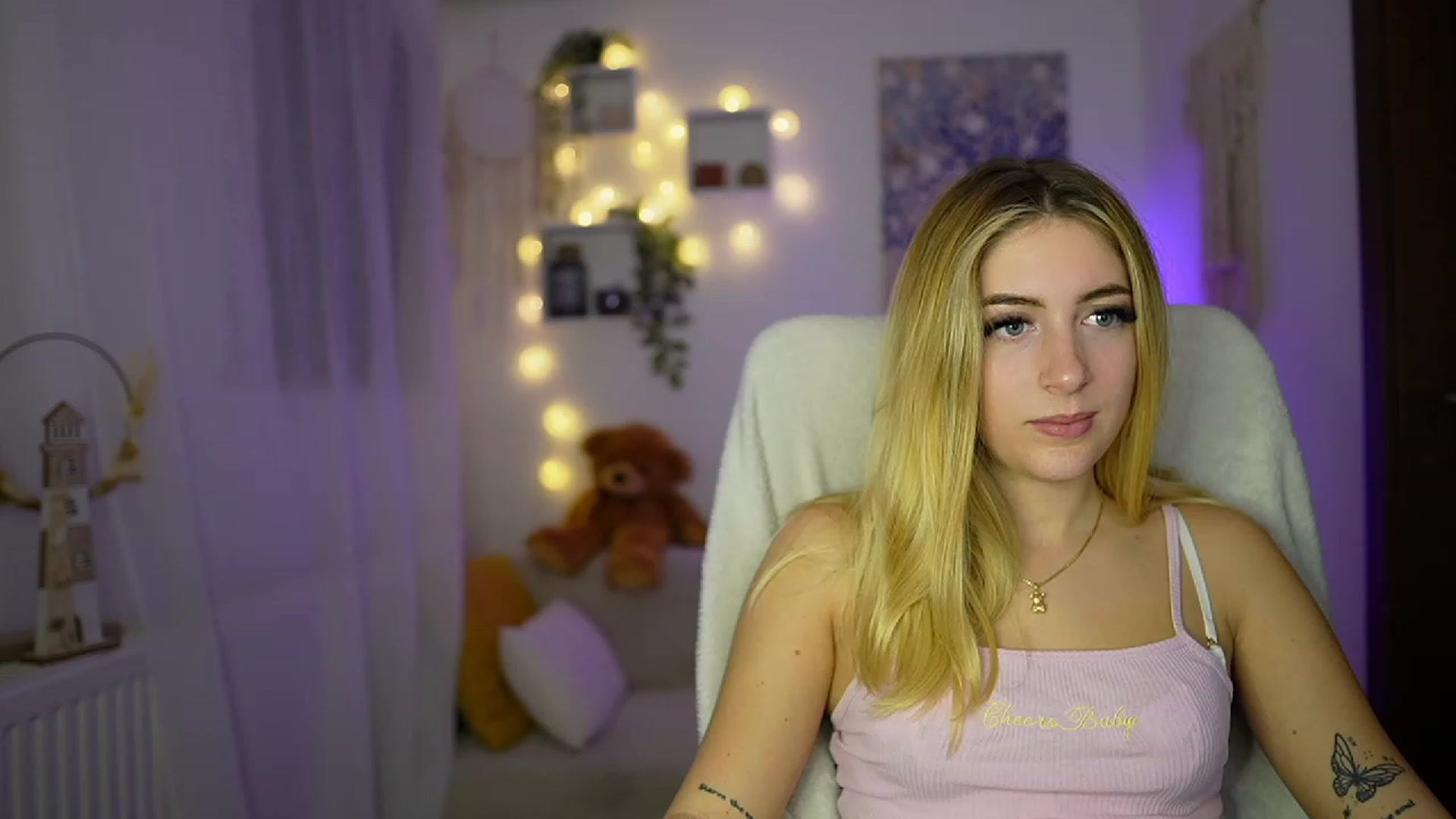 Gallery image thumbnail from Tina_Nappi18's myfreecams stream on, 10/26/2023, 16:58 image 6 of 20