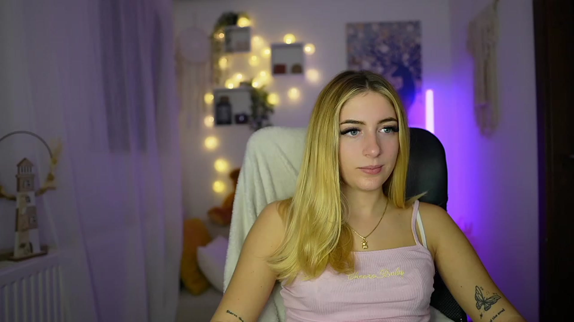 Gallery image thumbnail from Tina_Nappi18's myfreecams stream on, 10/26/2023, 17:32 image 9 of 20