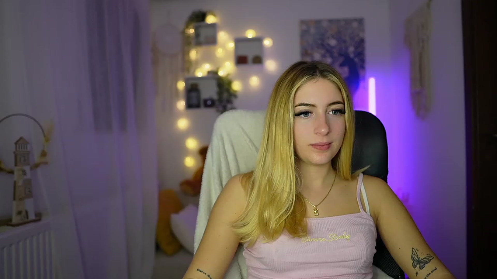 Gallery image thumbnail from Tina_Nappi18's myfreecams stream on, 10/26/2023, 17:32 image 8 of 20